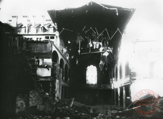 Le Trianon Palace bombardé en novembre 1944