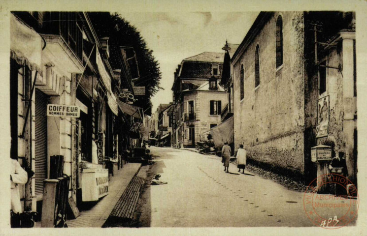 Les Hautes Pyrénées Illustrées - Capvern-les-Bains - La Rue des Thermes (et l'Eglise)