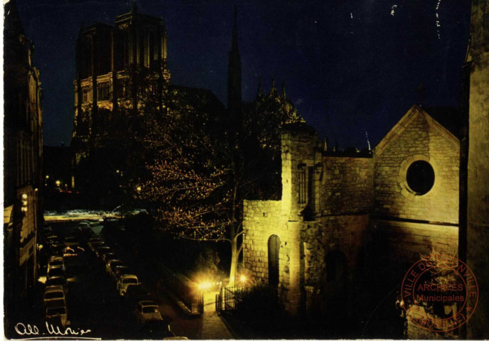 Paris - Eglise ST-Julien-le-Pauvre et Notre-Dame illuminées