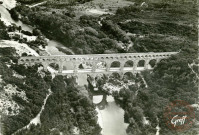 En Languedoc - Pont du Gard - Vue aérienne du Pont