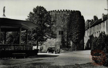 Thionville (Moselle) - Tour aux Puces et Tribunal (ancien Château)