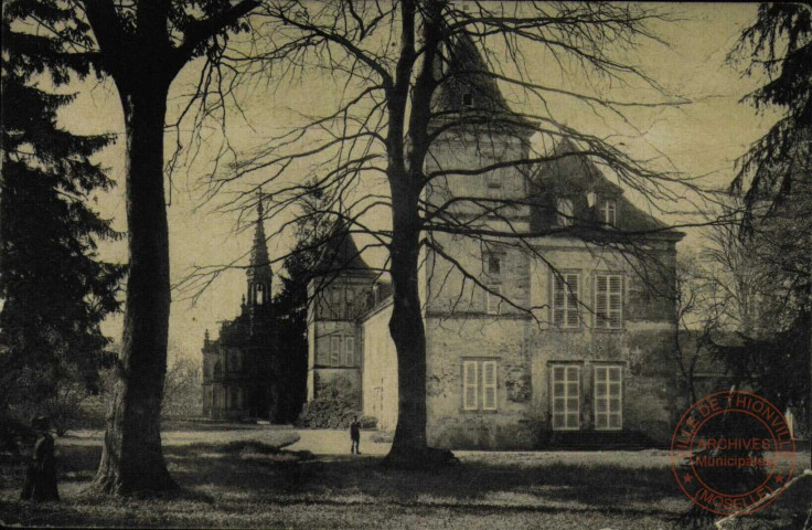 Preisch-en-Lorraine: Propriété de Mr. le Baron de Gargan - Château construit vers 1620 par Conrad de Soetern et Marguerite de Méroce. Chapelle de Ste Madeleine, pélérinage très ancien