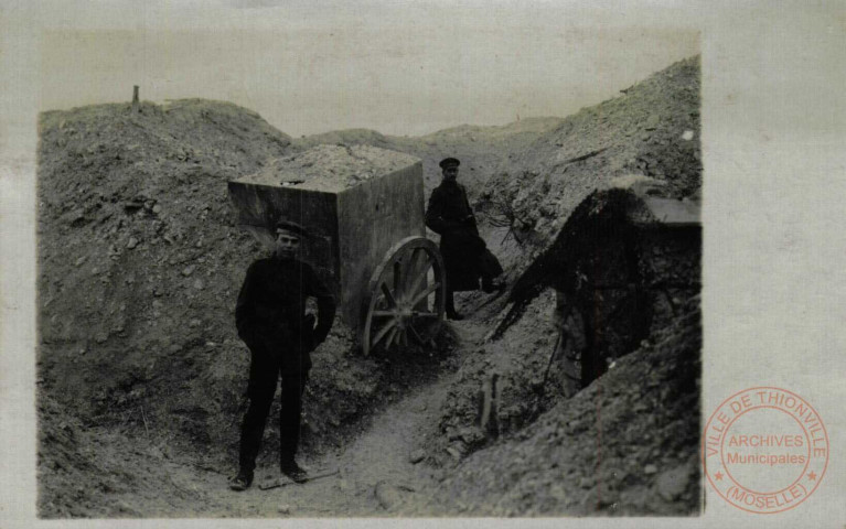 [Vue des tranchées (soldats allemands) - Guerre de 1914-1918]