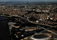 Toulouse.Vue du Ciel / Le Stadium, la Piscine et la Ville.