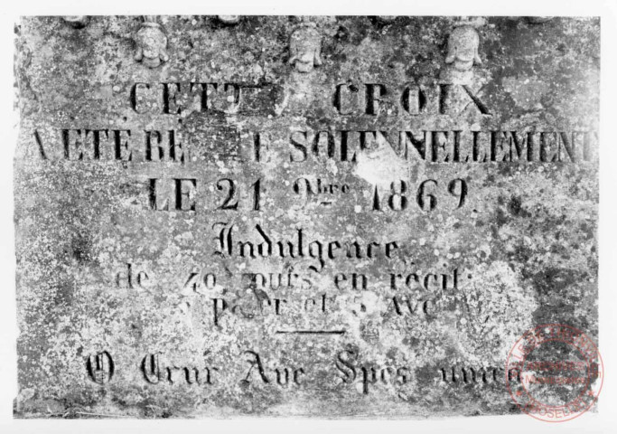 Bildstock situé à l'angle de la route de Rodemack et de la D1 à Fixem. Croix érigée en 1852 (date portée sur le socle) pour Nicolas Brandenbourger et Marie Roser, de Sentzich (commune de Cattenom, Moselle) , par le sculpteur Jean Valzer, de Koeking (commune de Thionville, Moselle). Bénite le 21 novembre 1869