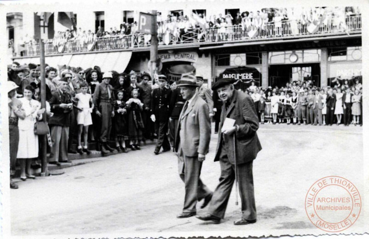 [Fêtes de la Libération de Colmar en 1946 - Personnalités Civiles non identifiées]