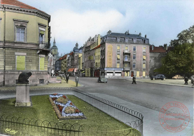 Thionville (Moselle). Place de la République et rue de Paris