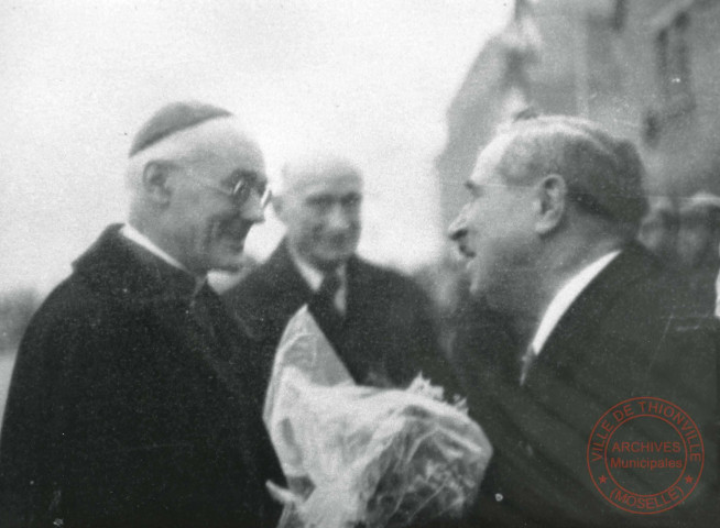 Fête de la Libération : Mgr Heintz, Robert Schumann et le maire Léonard