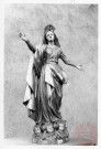 Statue de la Vierge de l'Assomption située à l'église paroissiale Saint-Rémy de Puttelange-lès-Thionville. Elle est placée sur l'autel latéral de gauche, peinte en dorée et ornée d'angelots