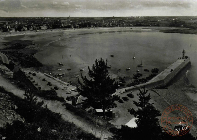 ERQUY - Le Port de pêche et la grande plage du centre