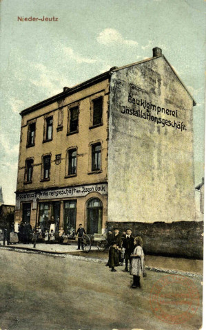 [Vue de magasin de mode de Joseph GACK situé à Basse-Yutz dans les années 1900]