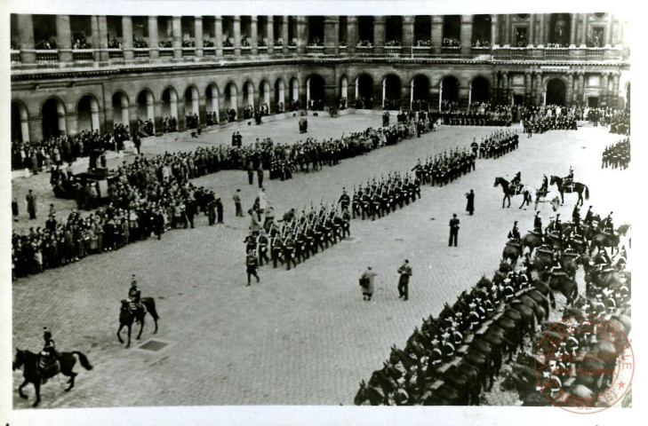 Prise d'armes de la Garde Républicaine aux Invalides