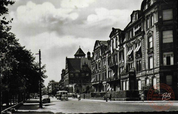 Thionville - Place de la République et l'Hôtel des Postes