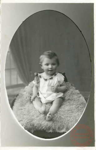 Portrait d'un enfant en studio