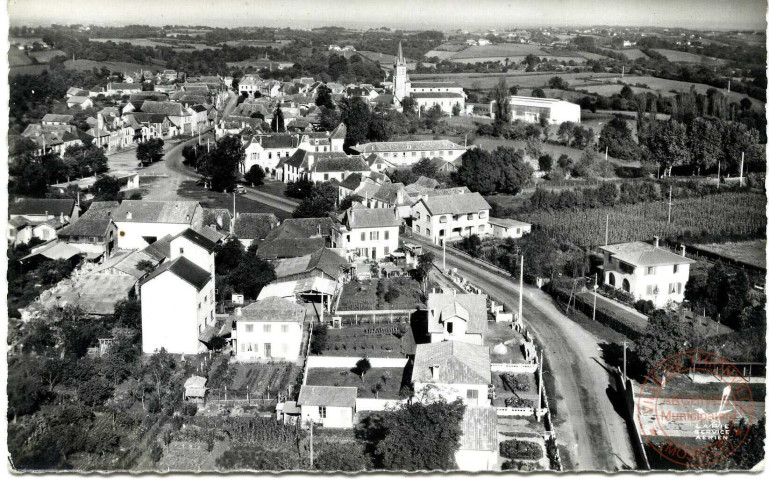 En avion au-dessus de... Arzaco (B.P.) - Vue générale