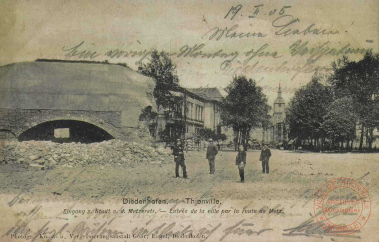 Diedenhofen = Thionville : eingang z. stadt v.d. Metzerstr. = Entrée de la ville par la route de Metz