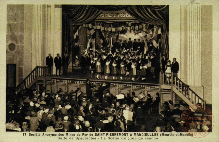 Société des Mines de Fer de SAINT-PIERREMONT à MANCIEULLES - Salle de spectacles: La scène un jour de séance