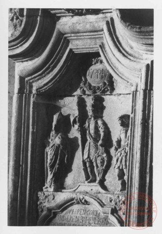 Bildstock situé rue Principale à Puttelange-lès-Thionville, à côté de l'école. Statues de Saint-Donat, Saint-Ferré, Saint-Quirin et Saint-Firmin. Partie haute de 1744 et partie basse (Christ au tombeau) du XVIe