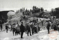 Le démantèlement des fortifications de Thionville 1902-1903. La démolition des remparts, porte de Metz, vue de l'emplacement de la Caisse d'Epargne (place de la République) 1903.