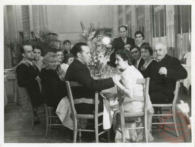 Repas de fiancailles, la future mariée est Renée