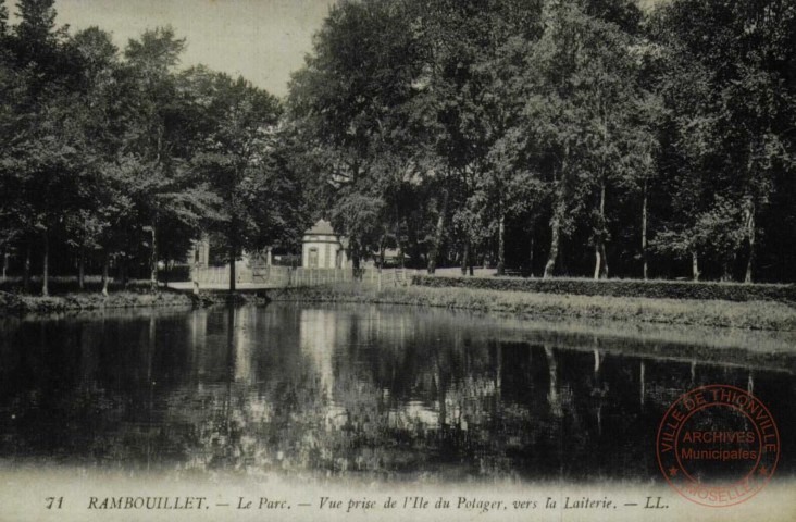 RAMBOUILLET. Le Parc. Vue prise de l'Île du Potager, vers la Laiterie