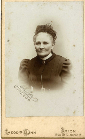 [Portrait de la soeur de Michel Kieffer, épouse Magette et mère de Mme Dorsinfang, vers 1890]