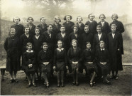 [Photographie de classes de jeunes filles dans les années 1930]