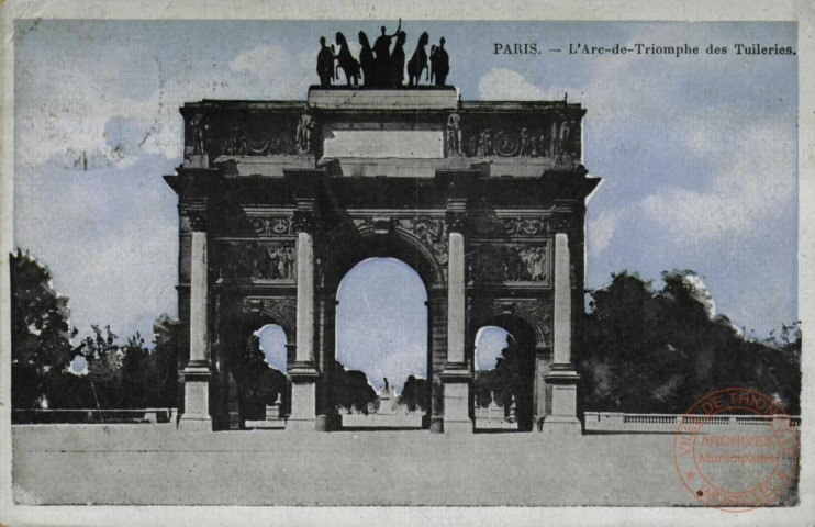 PARIS - L'Arc de Triomphe des Tuilleries