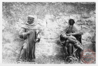 Statue en chêne de Saint-Bernard à gauche et de la Vierge de Pitié située à l'église paroissiale Saint-Rémy de Puttelange-lès-Thionville