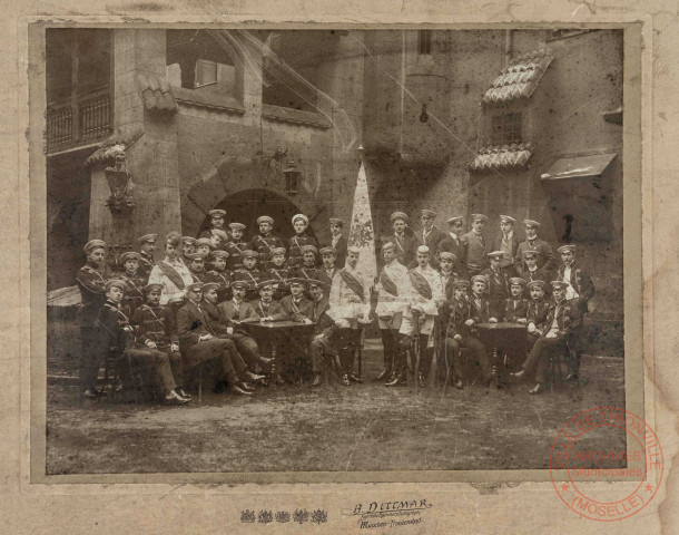 [Photographie des membres de l'association "Rheno-Franconia" de Munich au début du 20ème siècle]