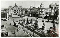 VICHY - L'Esplanade de l'Hôtel de Ville