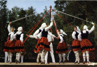 Pays Basque. Danse des Rubans.