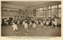 25 - Société Anonyme des Mines de Fer de Saint-Pierremont à Mancieulles (Meurthe-et-Moselle) - Ecole maternelle, salle de jeux, mouvements de gymnastique