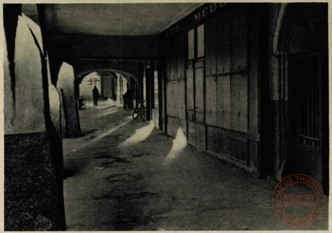 Thionville - Place du Marché - Sous les Arcades