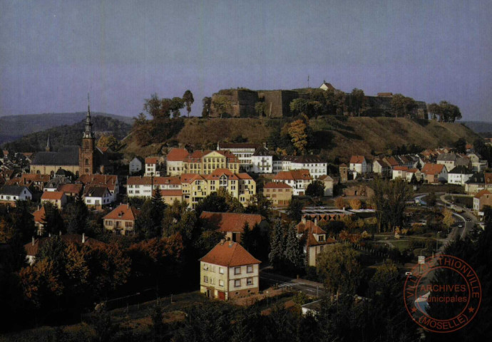 Bitche - Vue générale de la Citadelle prise depuis la chapelle du collège Saint-Augustin