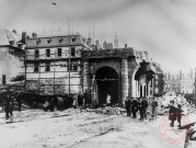 [Démolition de la porte du Pont de la Moselle]