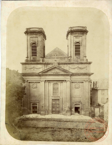 [Vue de la façade de l'église Saint Maximin vers 1870]