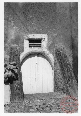 Porte de cave au 38 rue des Seigneurs à Rodemack