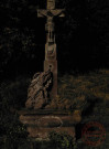 Siersthal - Croix de chemin élevée en 1775, route de Bitche, par le sculpteur Michel Mihm, restaurée en 1921