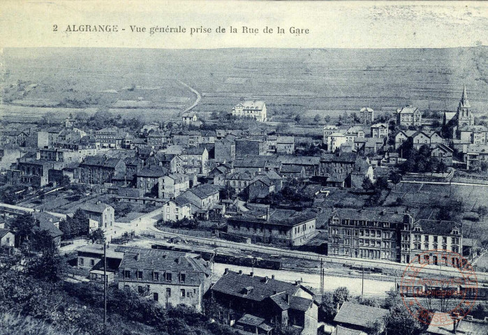 vue générale prise de la rue de la Gare