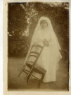 [Photographie de Madeleine Hourte en communiante le 30 mai 1915]