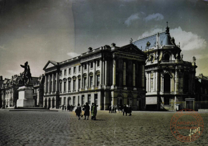 VERSAILLES- Le Palais - La Cour Royale et la Chapelle