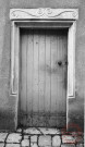 Porte , en face du 76 rue Général Simmer à Rodemack, datée mais illisible