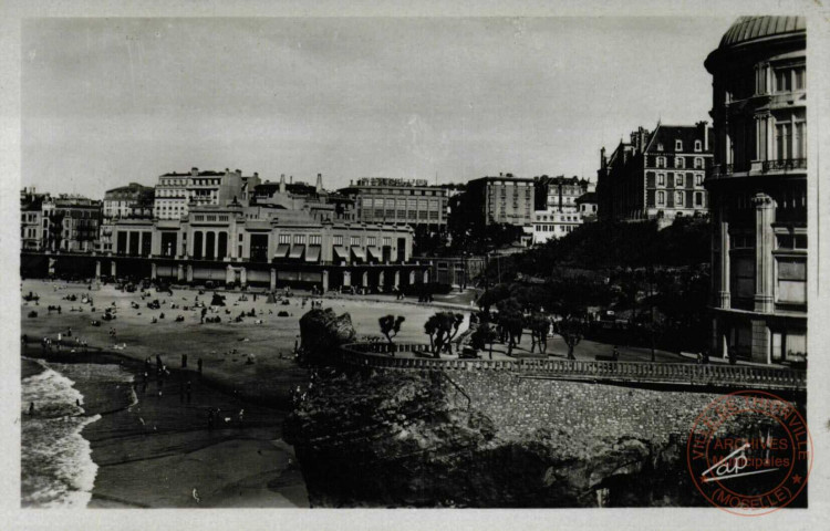 BIARRITZ - Le Casino et la Plage