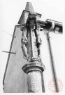 Calvaire (croix double) situé devant la chapelle Saint-Hippolyte, 1 rue Saint-Hippolyte à Haute-Rentgen (commune de Basse-Rentgen). Croix érigée vers 148X (la lecture du 4e chiffre étant illisible, date portée sur le fût) pour le capitaine Peter Blager à la mémoire de ses soldats tombés près de Rodemack. Deux statuettes ont disparu