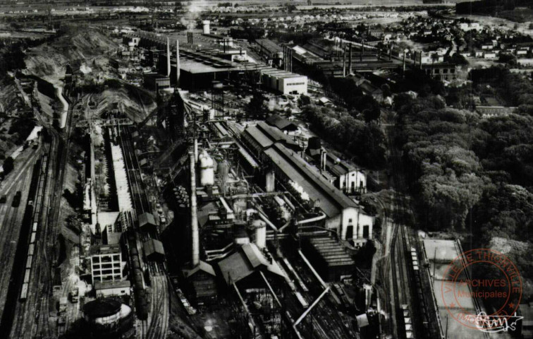 Hayange (Moselle) - Vue générale aérienne. Usine du Patural et la Sollac.