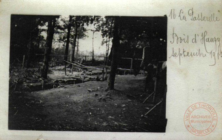 [Guerre de 1914 - La passerelle dans le bois d'Hanzy]