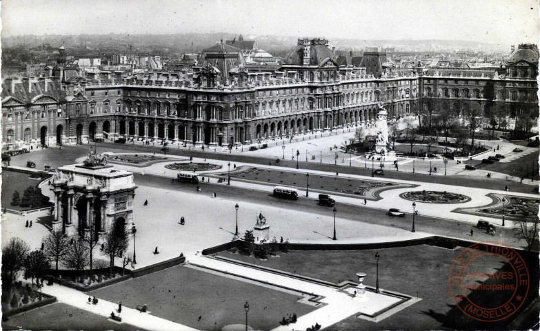 Paris... en flanant - La Place du Carrousel - le Louvre et la Cour du Carrousel