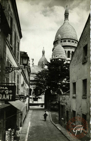 Paris - Vue aérienne - Basilique du Sacré Coeur de Montmartre - Place du Tertre à droite la Rue Lamarck -