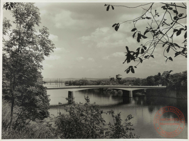 [Pont des Alliés en premier plan vu depuis le bastion de Metz]